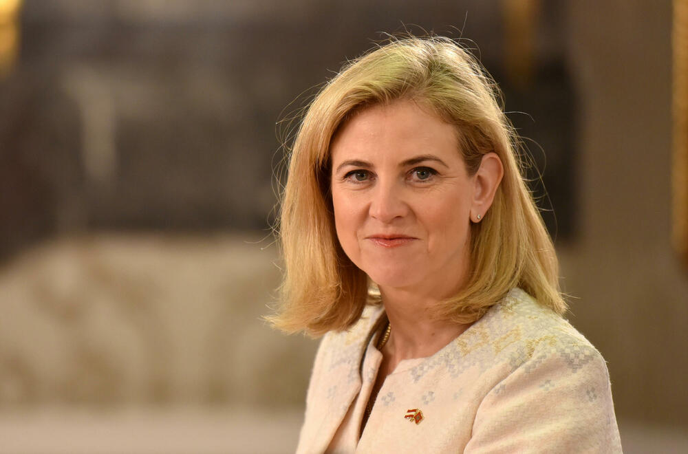 <p>Ministarka za evropske i međunarodne poslove Austrije Beate Majnl-Rajzinger je na zajedničkoj pres konferenciji sa ministrom vanjskih poslova Crne Gore Ervinom Ibrahimovićem kazala da je u procesu integracije bitna i borba protiv organizovanog kriminala, pogotovo sajber kriminala</p>