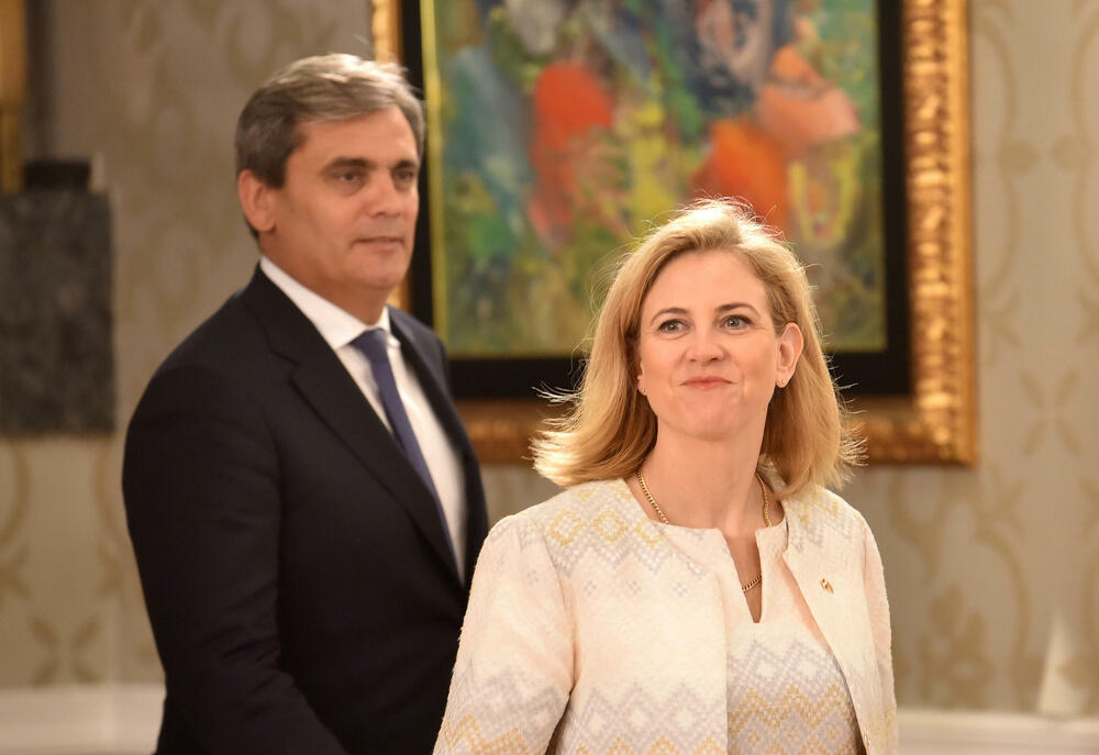 <p>Ministarka za evropske i međunarodne poslove Austrije Beate Majnl-Rajzinger je na zajedničkoj pres konferenciji sa ministrom vanjskih poslova Crne Gore Ervinom Ibrahimovićem kazala da je u procesu integracije bitna i borba protiv organizovanog kriminala, pogotovo sajber kriminala</p>