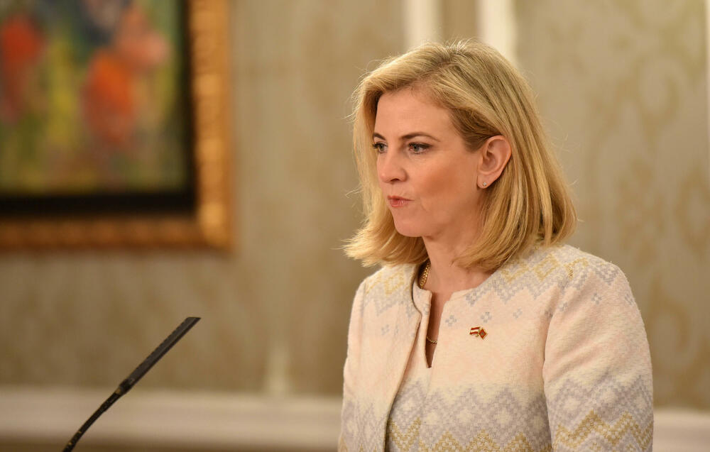 <p>Ministarka za evropske i međunarodne poslove Austrije Beate Majnl-Rajzinger je na zajedničkoj pres konferenciji sa ministrom vanjskih poslova Crne Gore Ervinom Ibrahimovićem kazala da je u procesu integracije bitna i borba protiv organizovanog kriminala, pogotovo sajber kriminala</p>