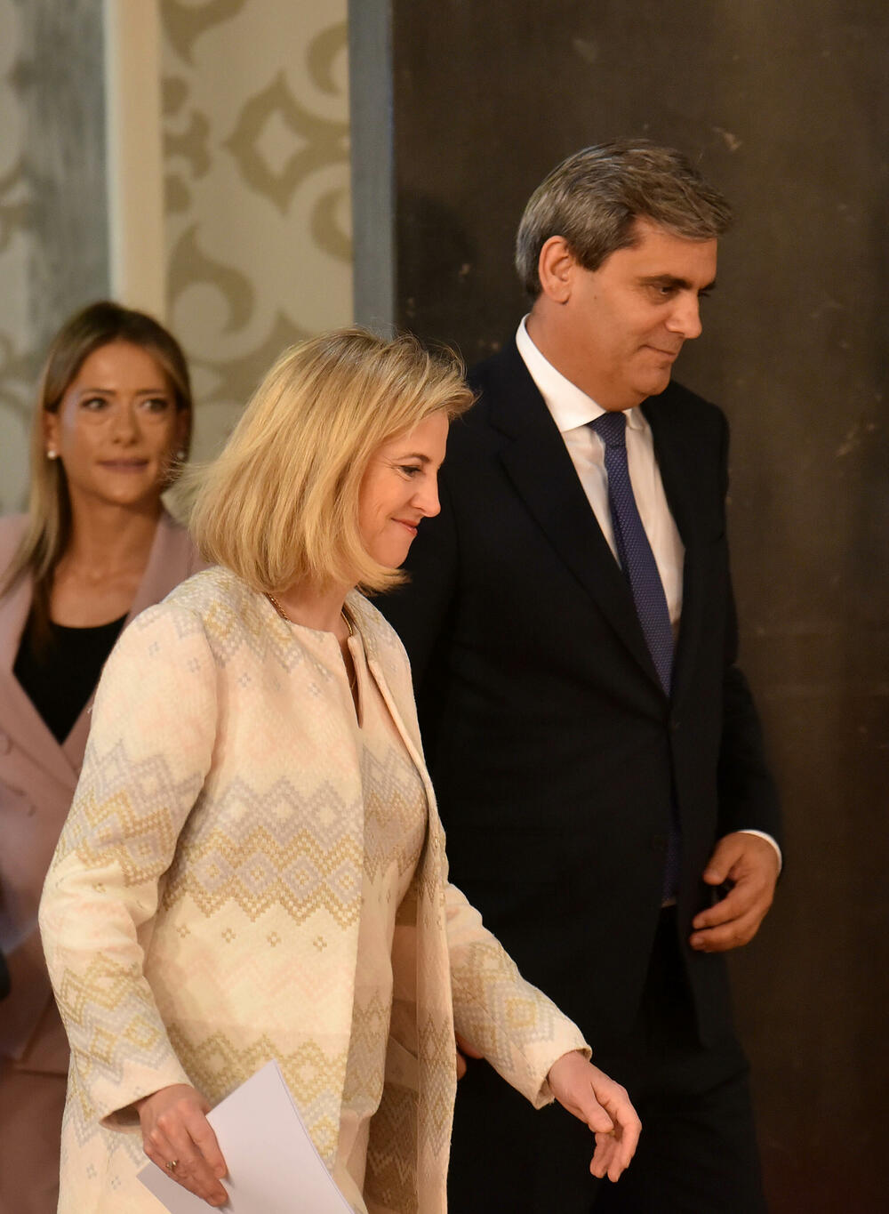 <p>Ministarka za evropske i međunarodne poslove Austrije Beate Majnl-Rajzinger je na zajedničkoj pres konferenciji sa ministrom vanjskih poslova Crne Gore Ervinom Ibrahimovićem kazala da je u procesu integracije bitna i borba protiv organizovanog kriminala, pogotovo sajber kriminala</p>