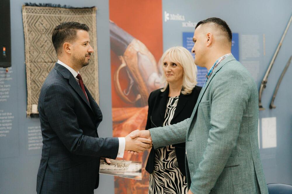 <p>Najstarije biblioteke na sjeveru Crne Gore biće obogaćena publikacijama iz oblasti crnogorske kulturne baštine i savremenog stvaralaštva – stvarajući vrijedan fond posvećen državnoj kulturnoj istoriji</p>