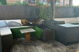 Policija traga za osobama koje su izazvale požar u plažnom baru na...