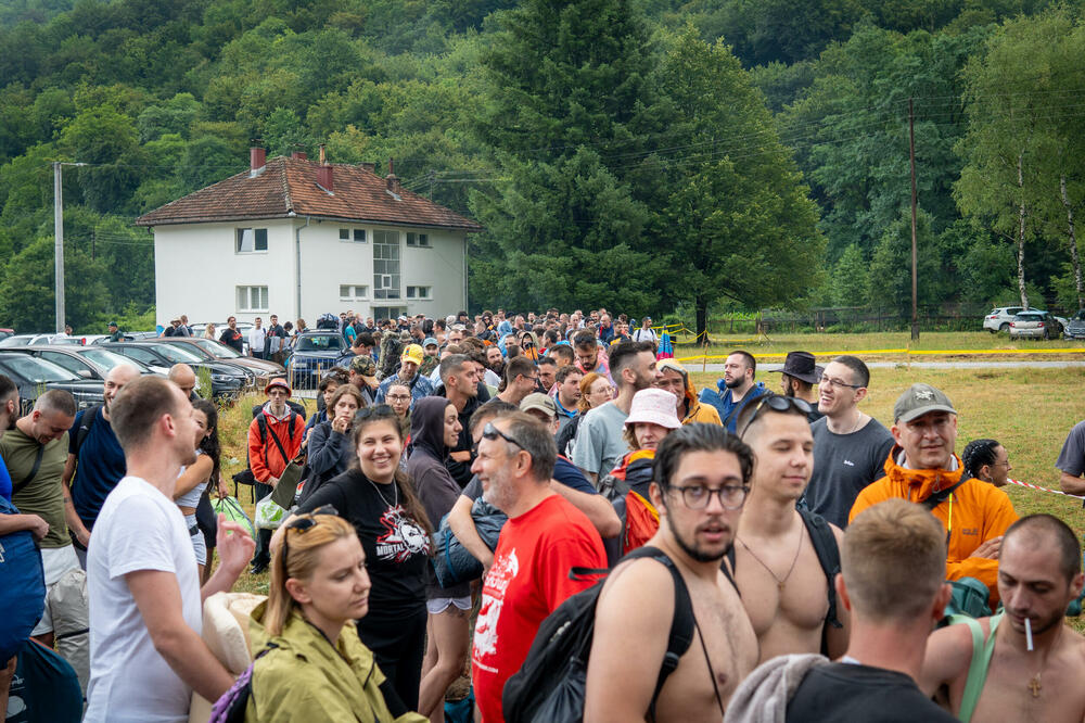 Juče na ulazu u kamp, Foto: Ivan Krnojelac