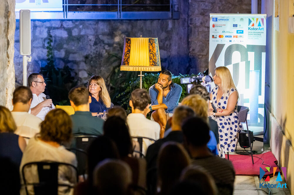 Sa sinoćnje debate u KOtoru, Foto: KotorArt