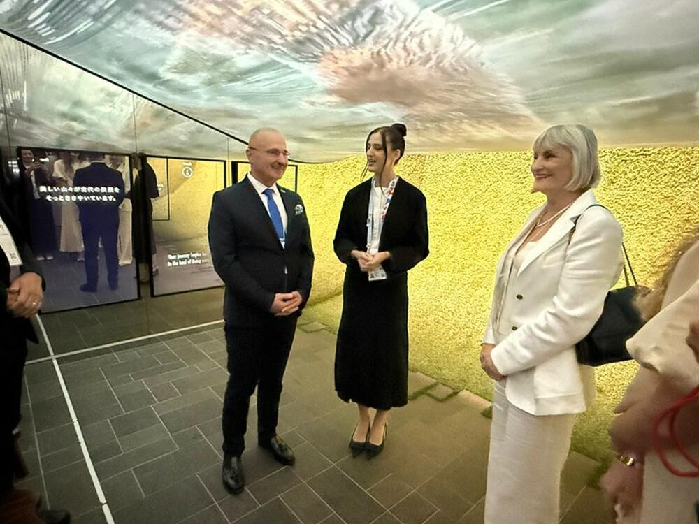 <p>"Impresioniran sam promocijom i dojmljivom vizualnosti spoja kulture, identiteta i razvojnih potencijala, ali i onih poruka Crne Gore kao države koja stvara harmoniju zemlje koja živi i spaja različite kulture", kazao je šef hrvatske diplomatije</p>