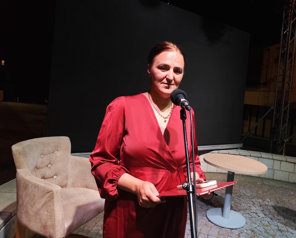 <p>Prethodnog vikenda Plužine su bile centar okupljanja pjesnika iz zemlje i regiona, ali i drugih književnih stvaralaca i univerzitetskih profesora koji su tokom dvodnevne manifestacije “Pjesnička riječ na izvoru Pive”, najstarije književne smotre u Crnoj Gori, ređali poetske i književne niti</p>