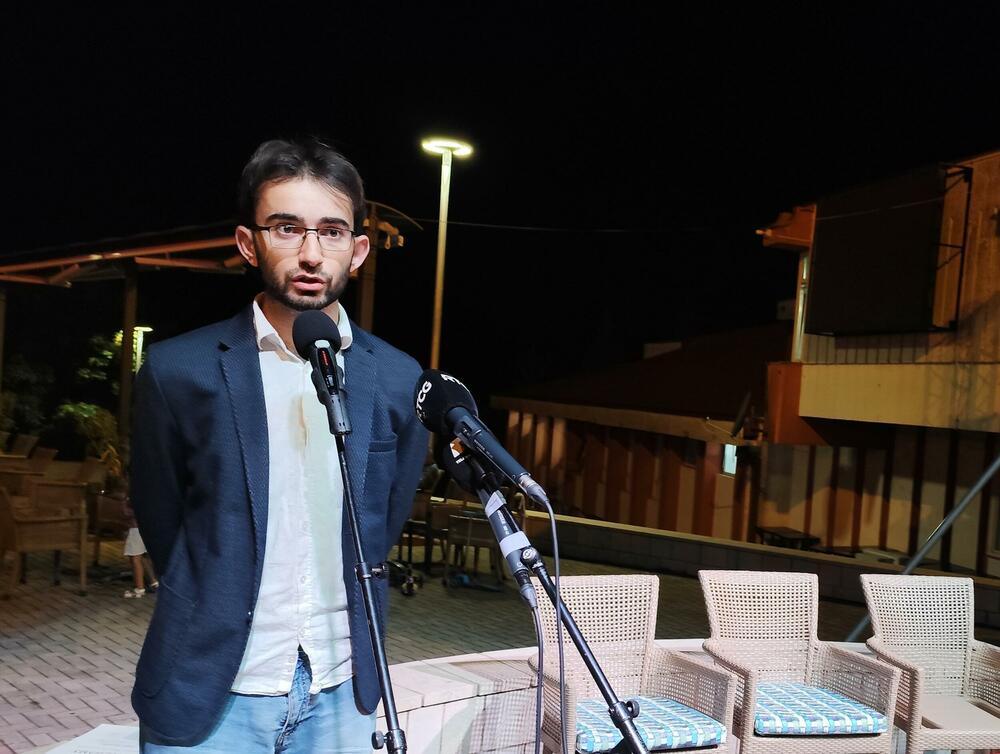 <p>Prethodnog vikenda Plužine su bile centar okupljanja pjesnika iz zemlje i regiona, ali i drugih književnih stvaralaca i univerzitetskih profesora koji su tokom dvodnevne manifestacije “Pjesnička riječ na izvoru Pive”, najstarije književne smotre u Crnoj Gori, ređali poetske i književne niti</p>