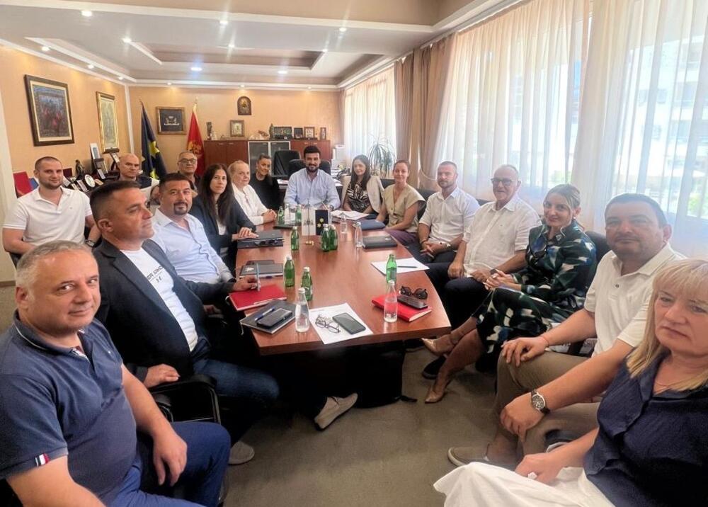 Predsednik Občine Budva Nikola Jovanović se je po napadu vrnil na delo, kljub grožnjam mafije