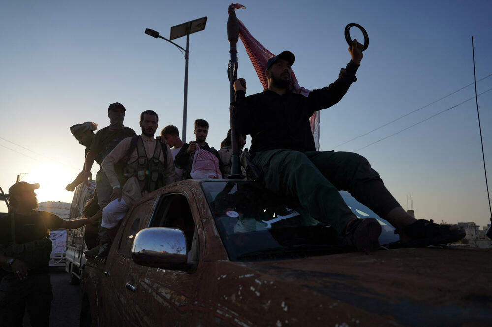 Beduinski borci voze kamion u selu Al-Mazra, nakon višednevnih sukoba u provinciji Sveida između beduinskih boraca i druzskih frakcija, Foto: Reuters