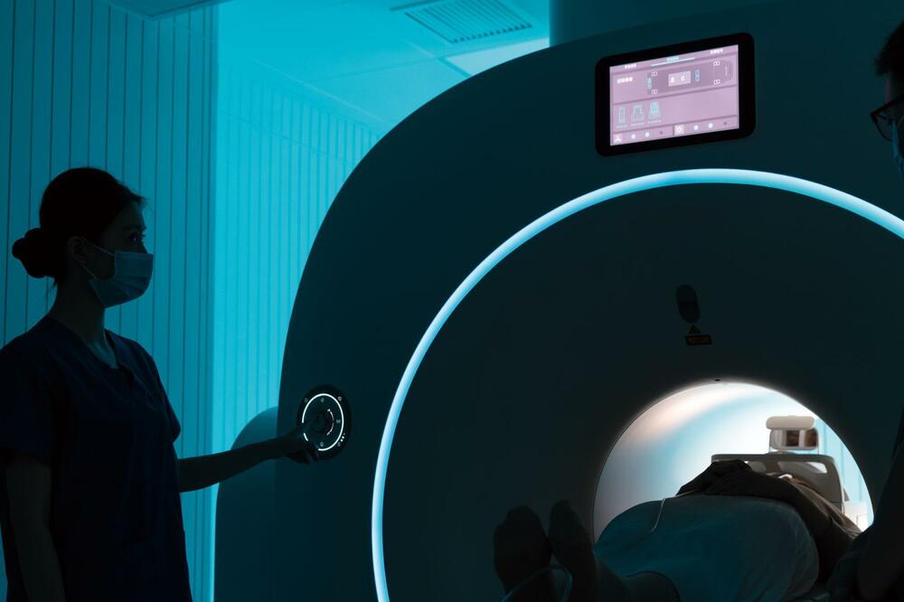 Pacijentima se savjetuje da skinu sve metalne predmete prije snimanja, Foto: Getty Images