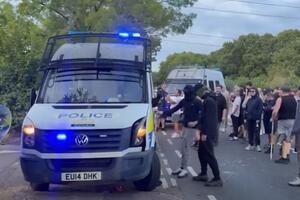 Tužioci: Demonstranti napali jajima i kamenicama policiju koja...