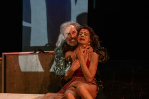 Katarza na sceni: Izazovna drama o porodičnim traumama i nasilju