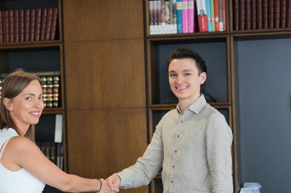 Damjanović na primanju stipendije, Foto: MPNI