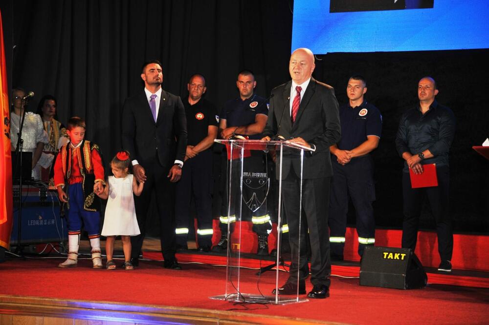 Lazarević se obraća, Foto: Privatna arhiva