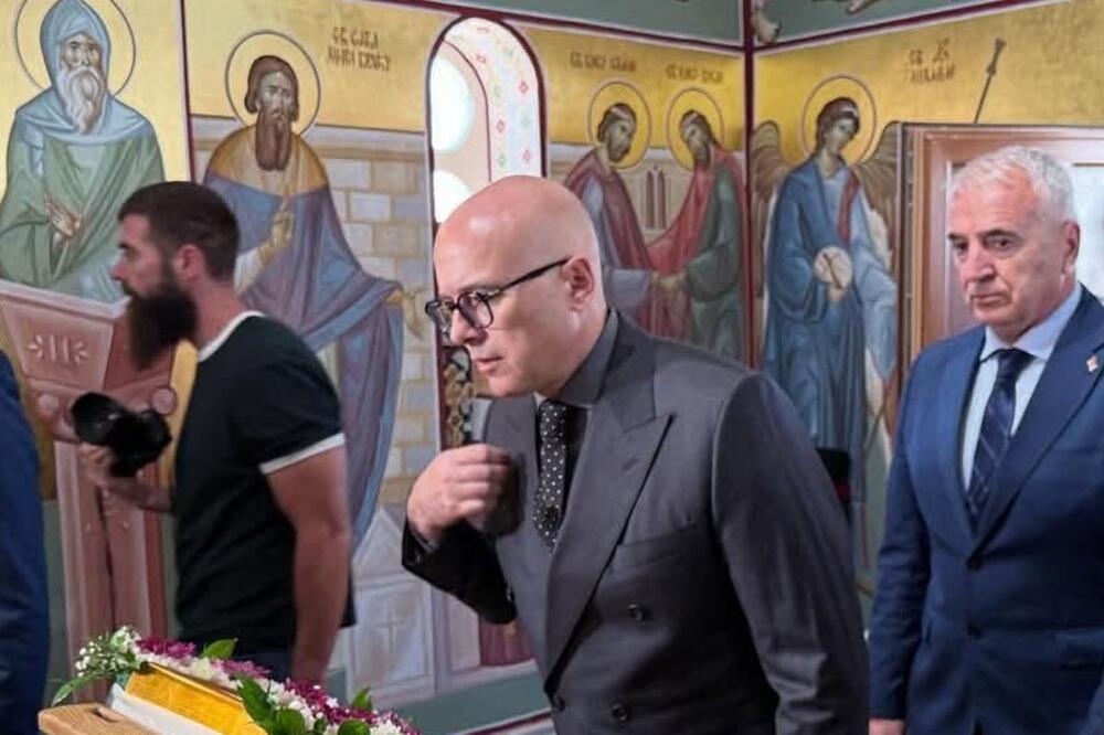 Vučević u crkvi u Dapsićima, Foto: x.com/milos_vucevic