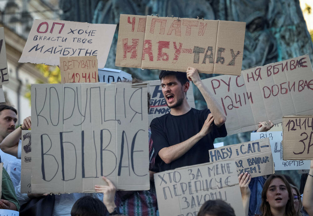Protest u Ukrajini zbog spornog antikorupcijskog zakona: "Moj otac...