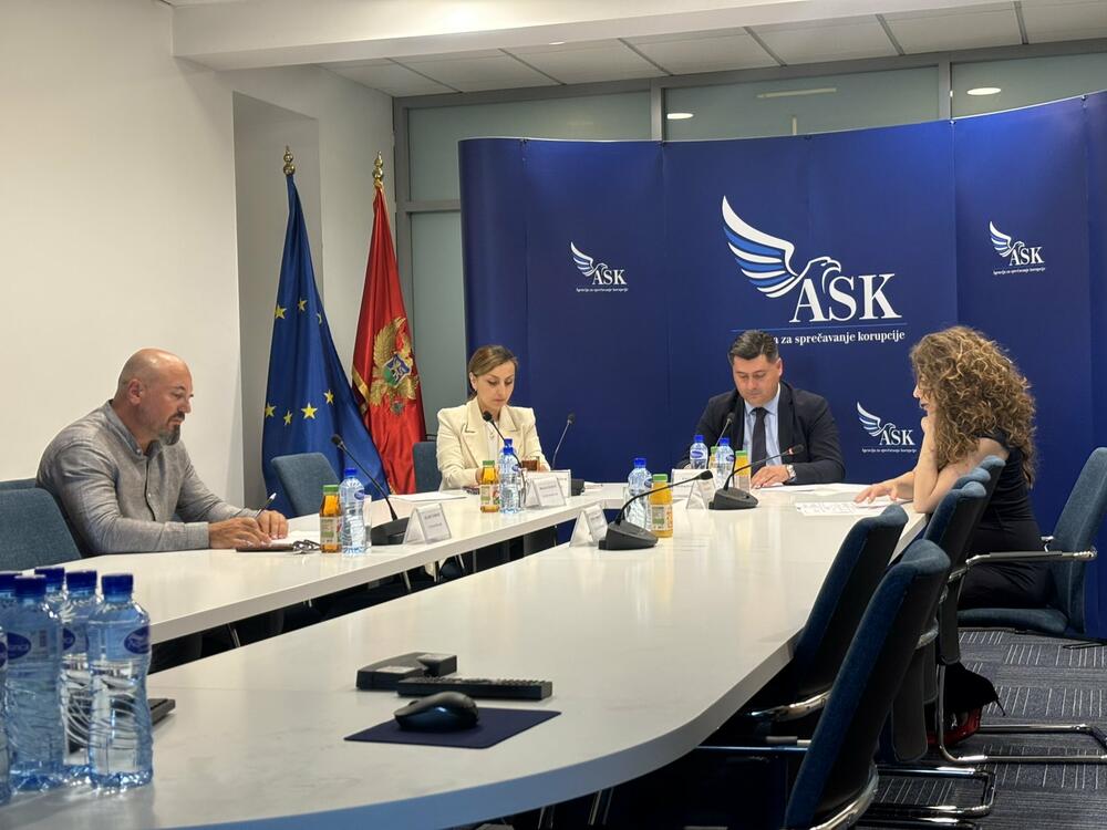 Svet ASK brez odločitve o Jeleni Perović zaradi pomanjkanja kvoruma