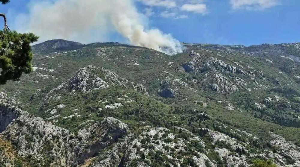 Novi in obnovljeni požari na Lovćenu, preiskava zaradi suma namerne povzročitve