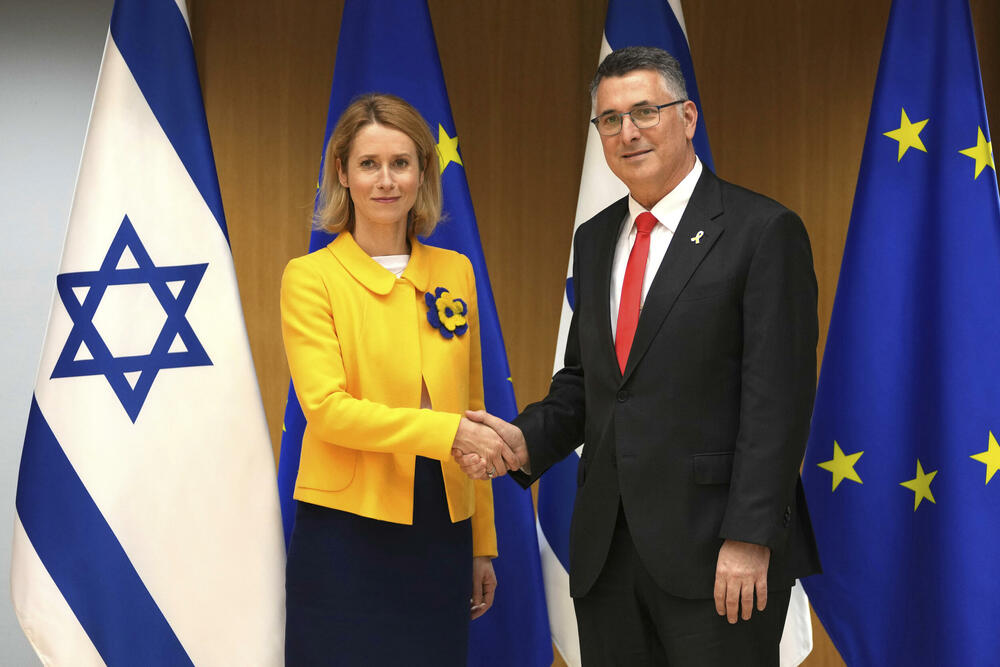 Kalas sa izraelskim šefom diplomatije Gideonom Sarom u Briselu 24. februara