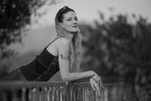 Žene su emocija sa jako izraženim fragmentom dostojanstva