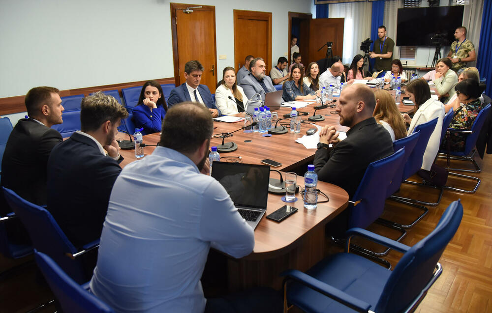 <p>Okrugli sto o izbornom zakonodavstvu u Skupštini Crne Gore</p>