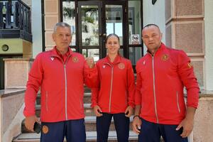 Ena Hot na EP u boksu