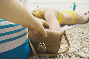 Maloljetni Podgoričani “operisali” po plažama u Budvi i Baru