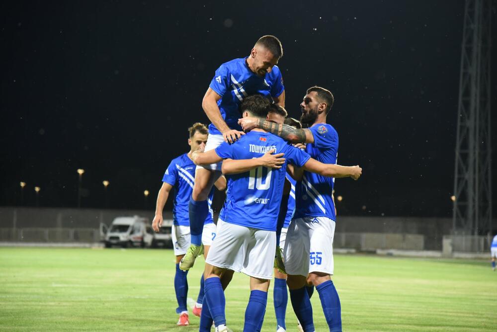 Fudbaleri Sutjeske proslavljaju gol