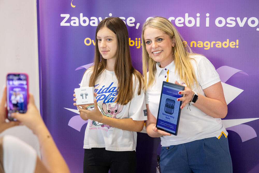 <p>Svima koji su željno iščekivali da dožive novu Samsung Galaxy Z seriju, sa punim sjajem ljeta dolazi sjajna vijest. Z Fold7, Z Flip7 i potpuno novi Z Flip7 FE su u prodaji, a ta činjenica bila je povod događaja koji je kompanija One priredila u saradnji sa kompanijom Samsung u svojoj novoj poslovnici, u proširenom dijelu TC BIG Fashion (City Mall).</p>