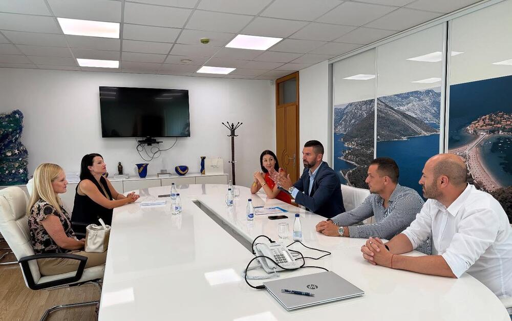 Morsko Dobro Podarilo 20.000 Evrov za Rekonstrukcijo Doma Zdravja v Tivtu