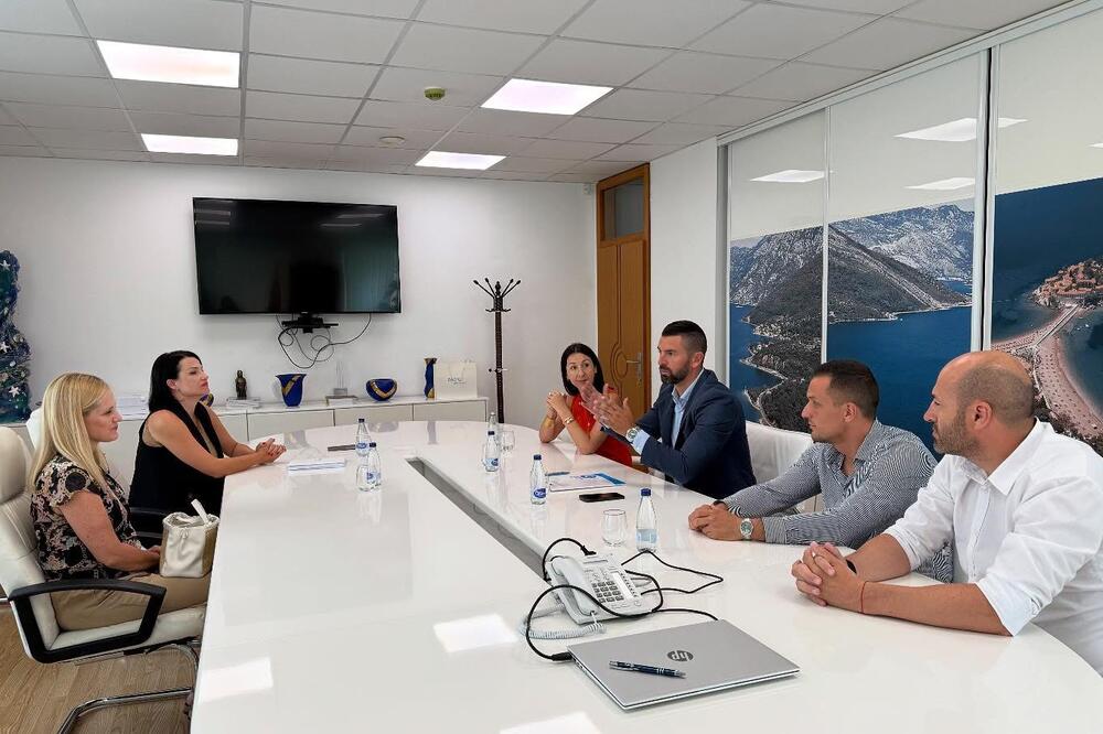 Sa potpisivanja, Foto: Vuk Lajović