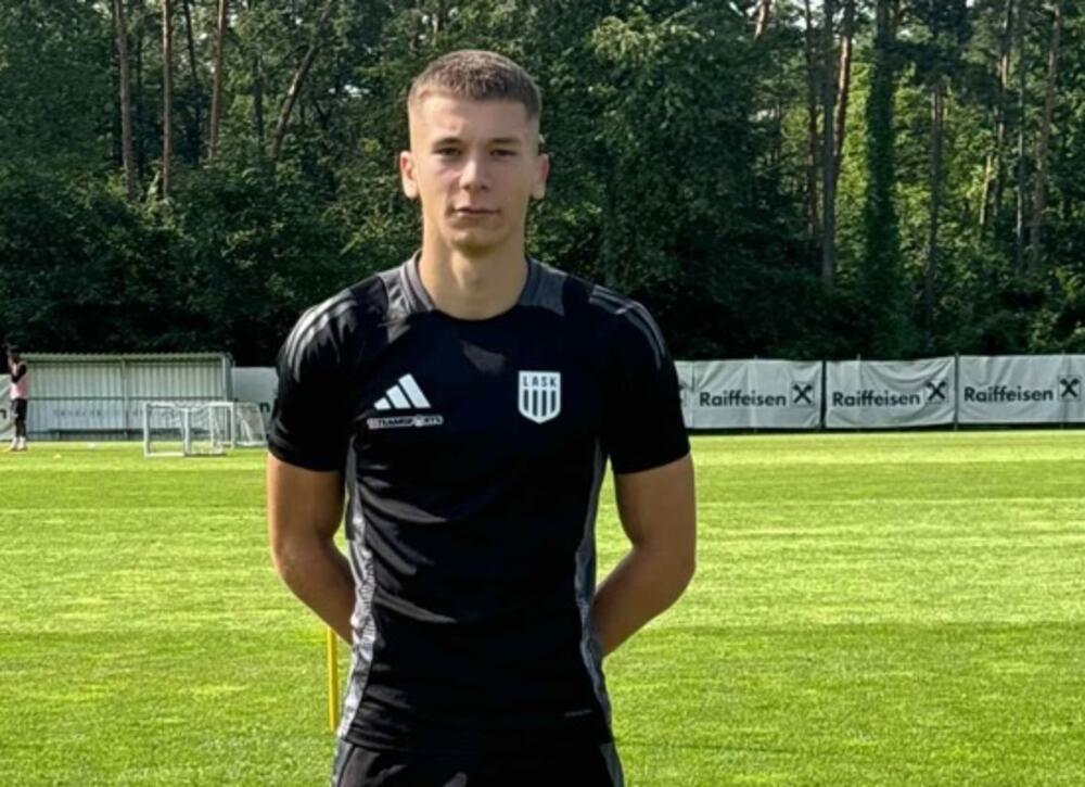 Perović u opremi LASK-a