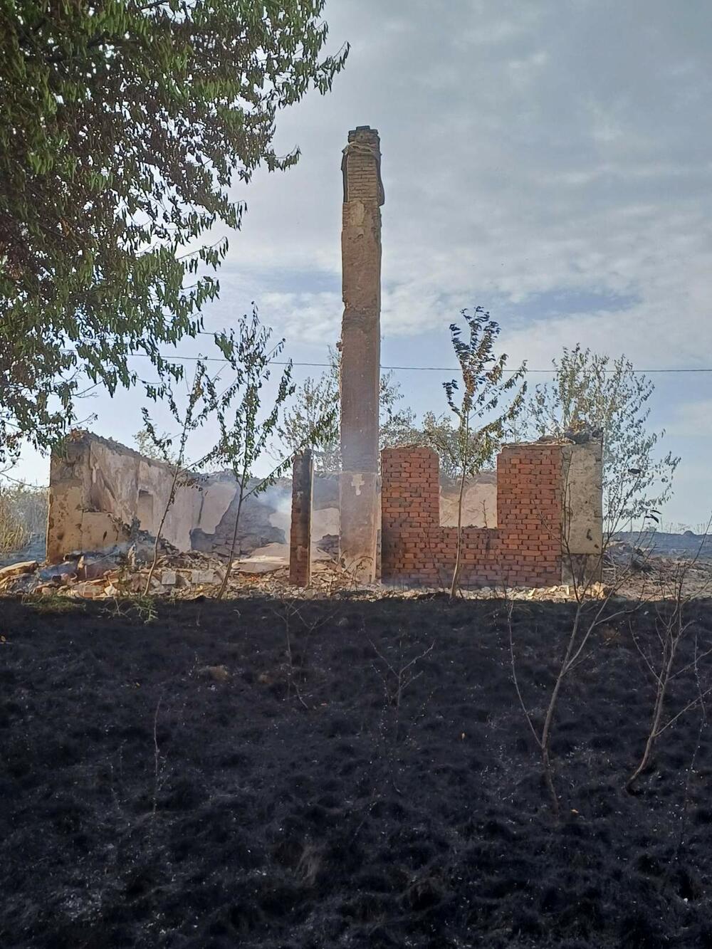 <p>I dalje su aktivni požari u Kozici i Srmećici, gdje gori šuma</p>