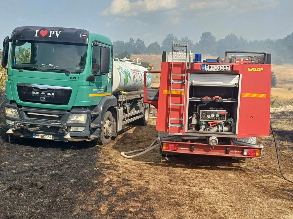 <p>I dalje su aktivni požari u Kozici i Srmećici, gdje gori šuma</p>