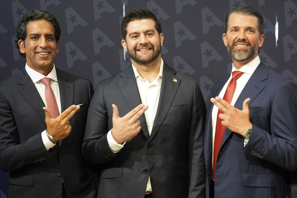 Donald Tramp Mlađi sa investitorima Markom Nemetijem i Omidom Malikom na berzi u Njujorku prošle nedjelje