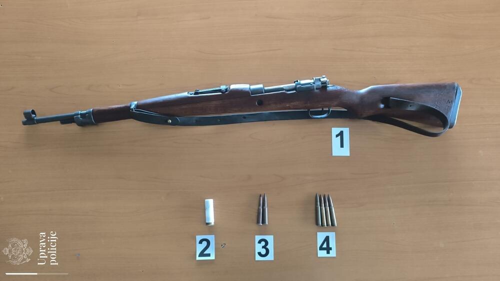 Puška i municija u ilegalnom posjedu pronađeni u pretresu u...