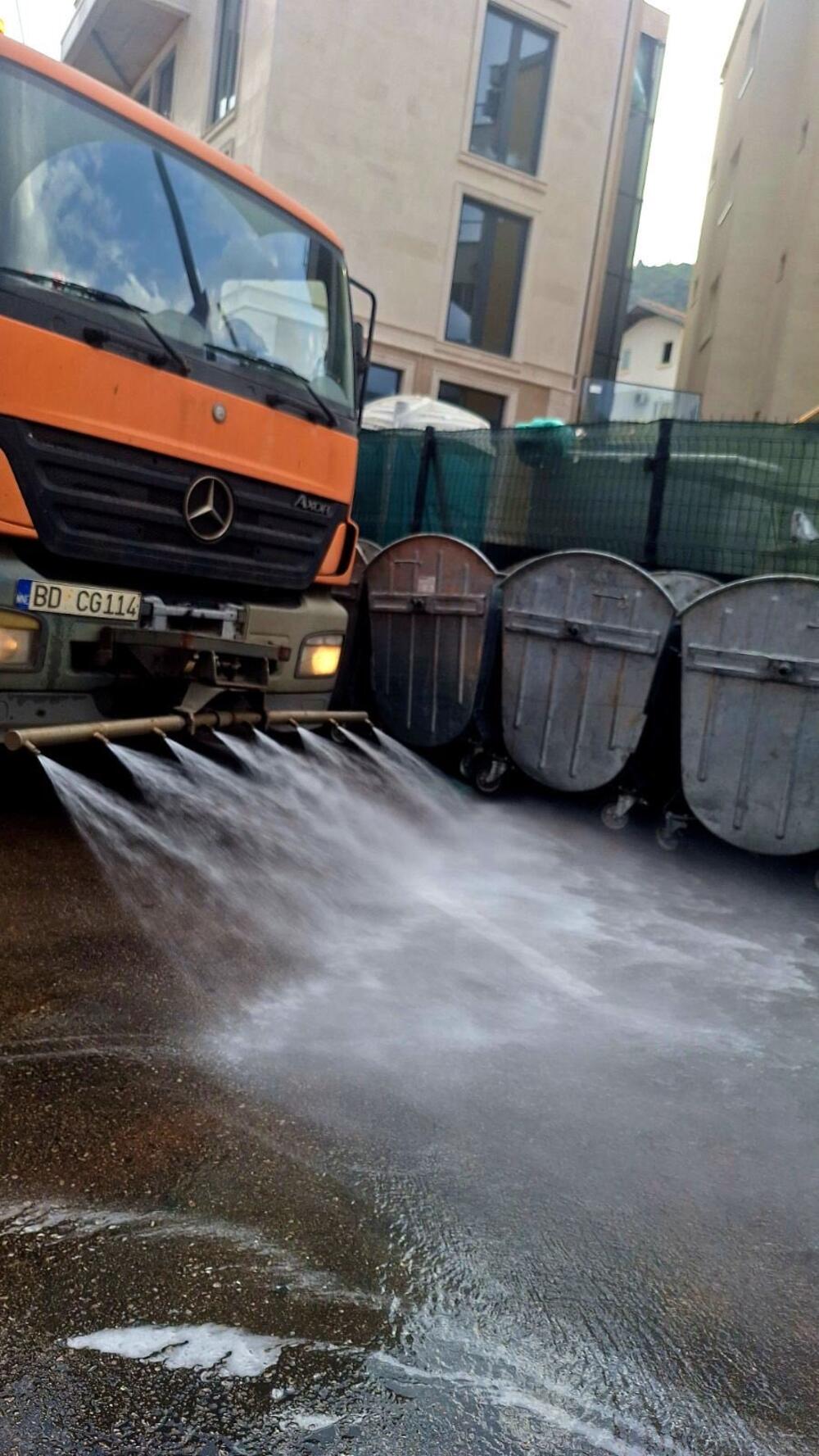 <p>Dezinikovane su kontejnerske stanice, oprane kante za smeće...</p>