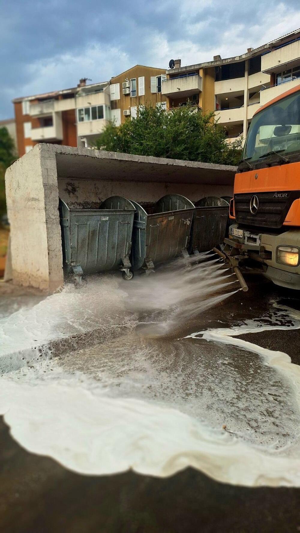 <p>Dezinikovane su kontejnerske stanice, oprane kante za smeće...</p>