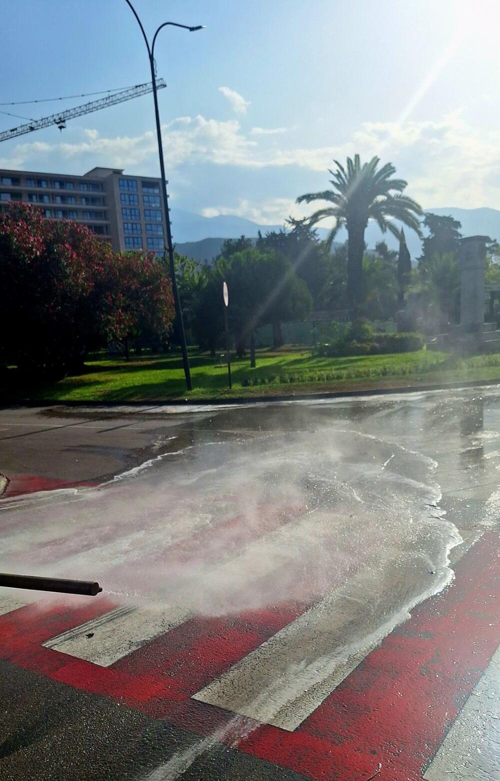 <p>Dezinikovane su kontejnerske stanice, oprane kante za smeće...</p>