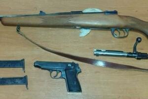 Pretresi u više gradova: Policija oduzela pušku, pištolj i drogu,...