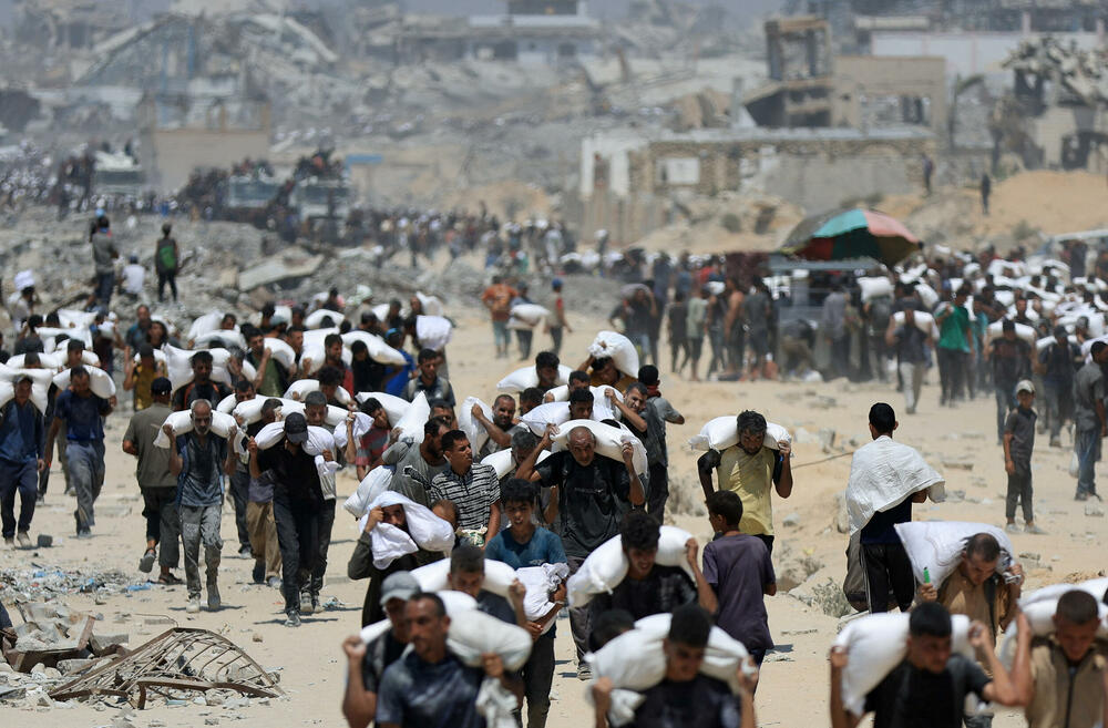 <p>"Jordanske oružane snage danas su sprovele tri padobranska slanja humanitarne pomoći u pojas Gaze, od kojih je jedan izveden sa Ujedinjenim Arapskim Emiratima", saopštila je jordanska vojska</p>