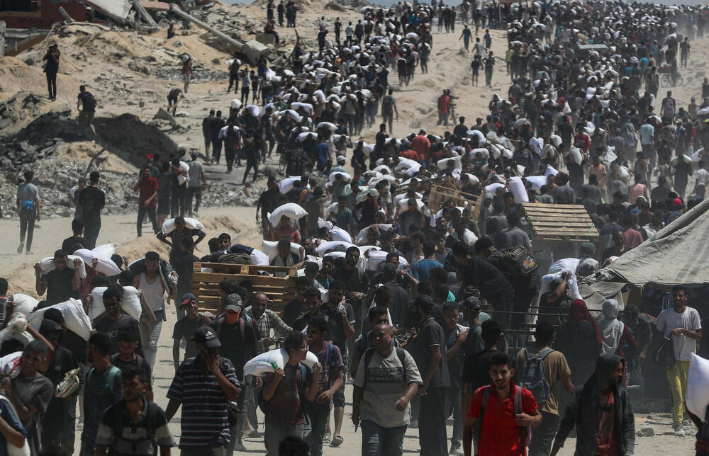 <p>"Jordanske oružane snage danas su sprovele tri padobranska slanja humanitarne pomoći u pojas Gaze, od kojih je jedan izveden sa Ujedinjenim Arapskim Emiratima", saopštila je jordanska vojska</p>