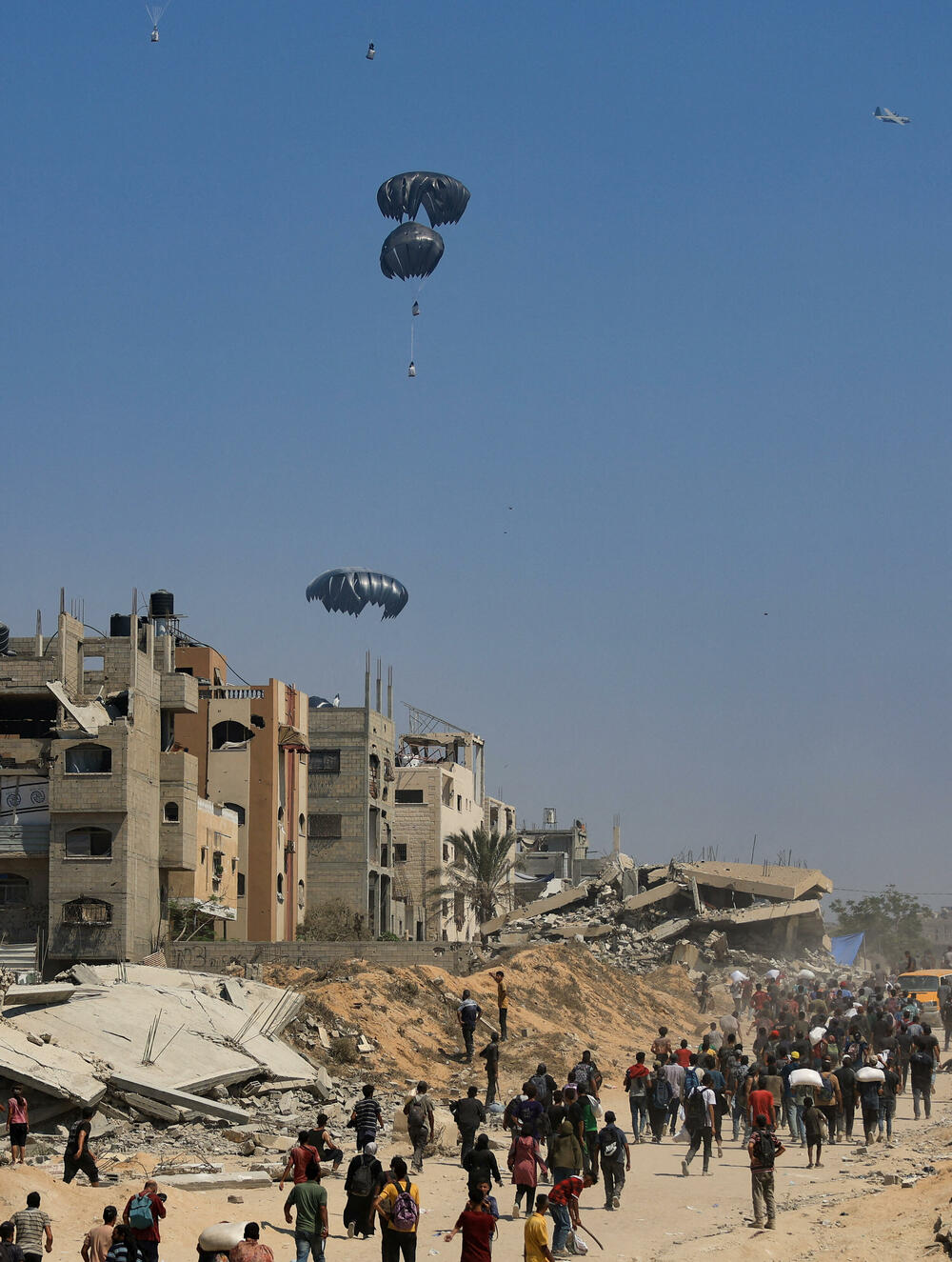 <p>"Jordanske oružane snage danas su sprovele tri padobranska slanja humanitarne pomoći u pojas Gaze, od kojih je jedan izveden sa Ujedinjenim Arapskim Emiratima", saopštila je jordanska vojska</p>