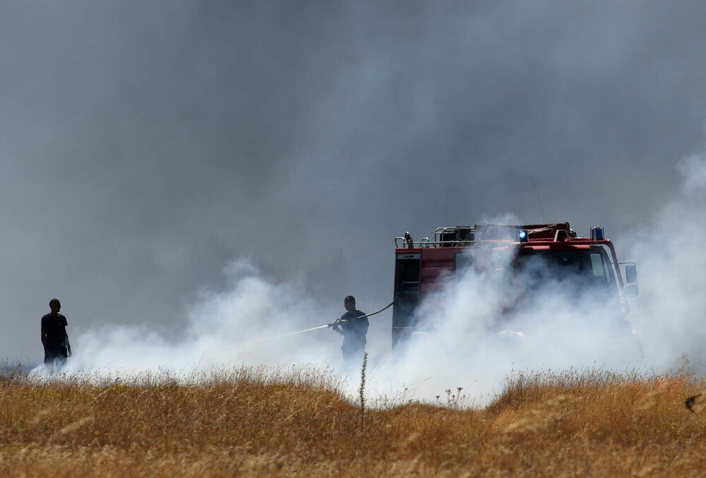 <p>Na teren su izašli svi raspoloživi kapacitieti Službe zaštite i spašavanja Glavnog grada</p>