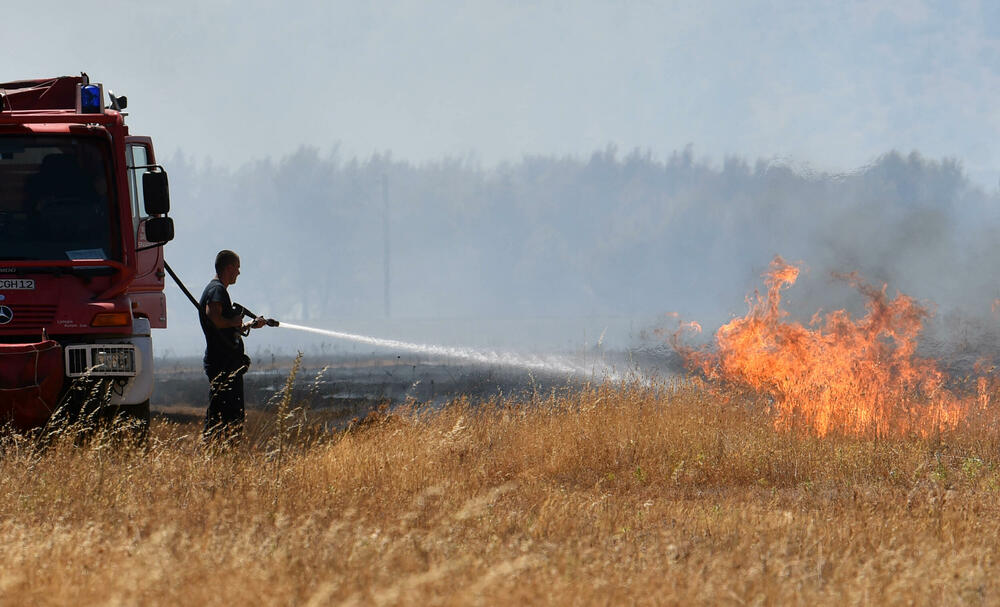 <p>Na teren su izašli svi raspoloživi kapacitieti Službe zaštite i spašavanja Glavnog grada</p>