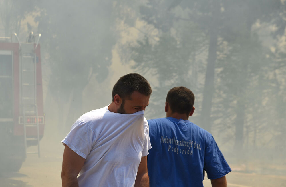 <p>Na teren su izašli svi raspoloživi kapacitieti Službe zaštite i spašavanja Glavnog grada</p>