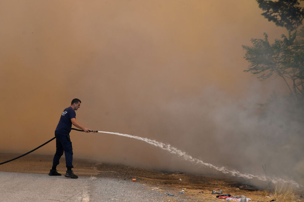 <p>Na teren su izašli svi raspoloživi kapacitieti Službe zaštite i spašavanja Glavnog grada</p>