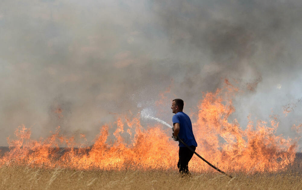 <p>Na teren su izašli svi raspoloživi kapacitieti Službe zaštite i spašavanja Glavnog grada</p>