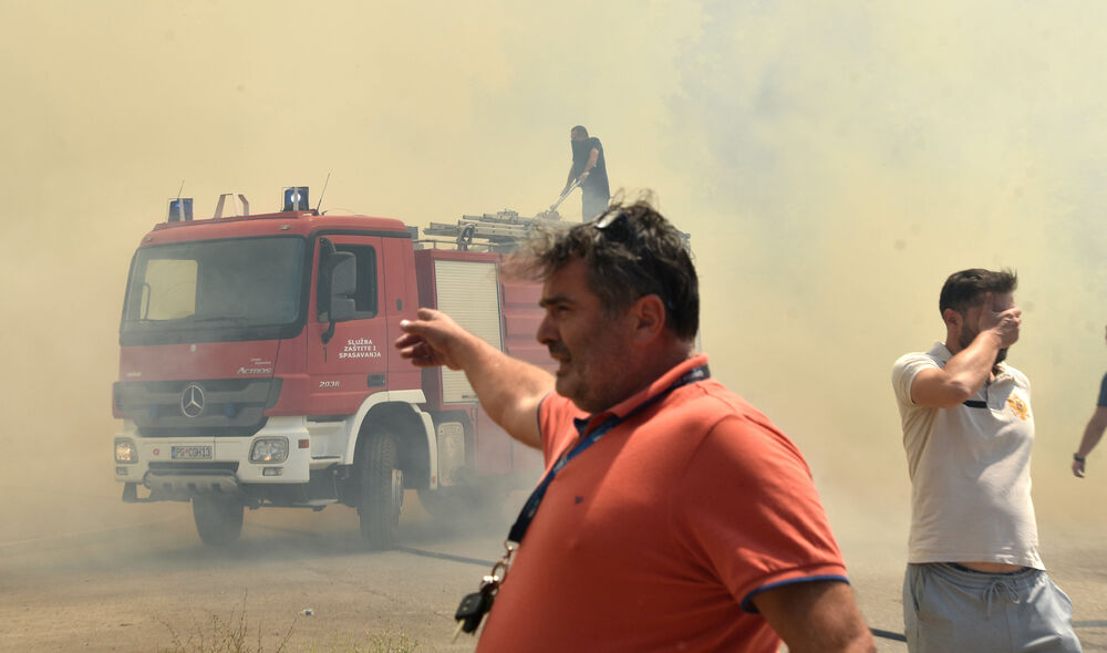 <p>Na teren su izašli svi raspoloživi kapacitieti Službe zaštite i spašavanja Glavnog grada</p>