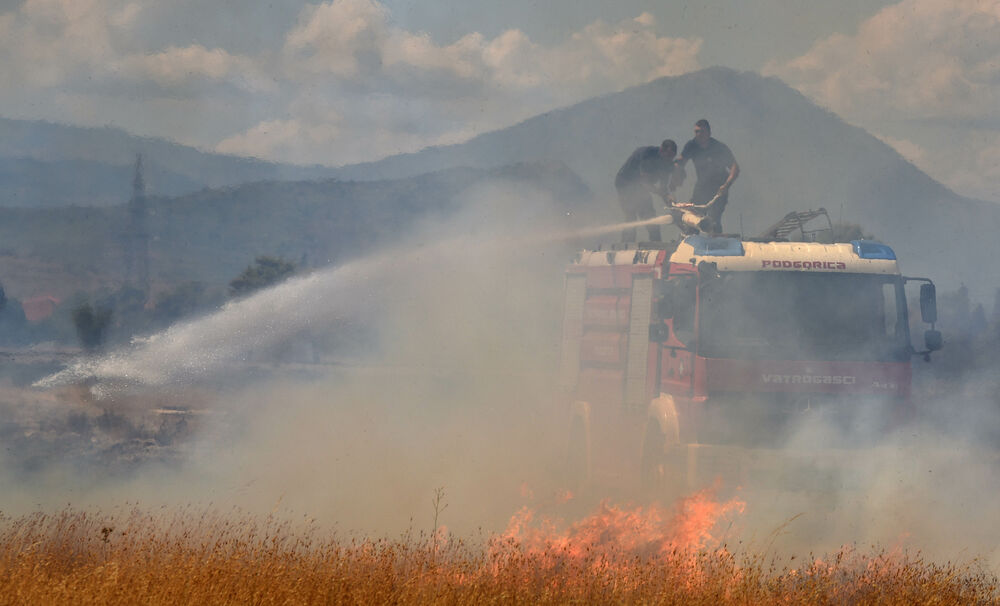 <p>Na teren su izašli svi raspoloživi kapacitieti Službe zaštite i spašavanja Glavnog grada</p>